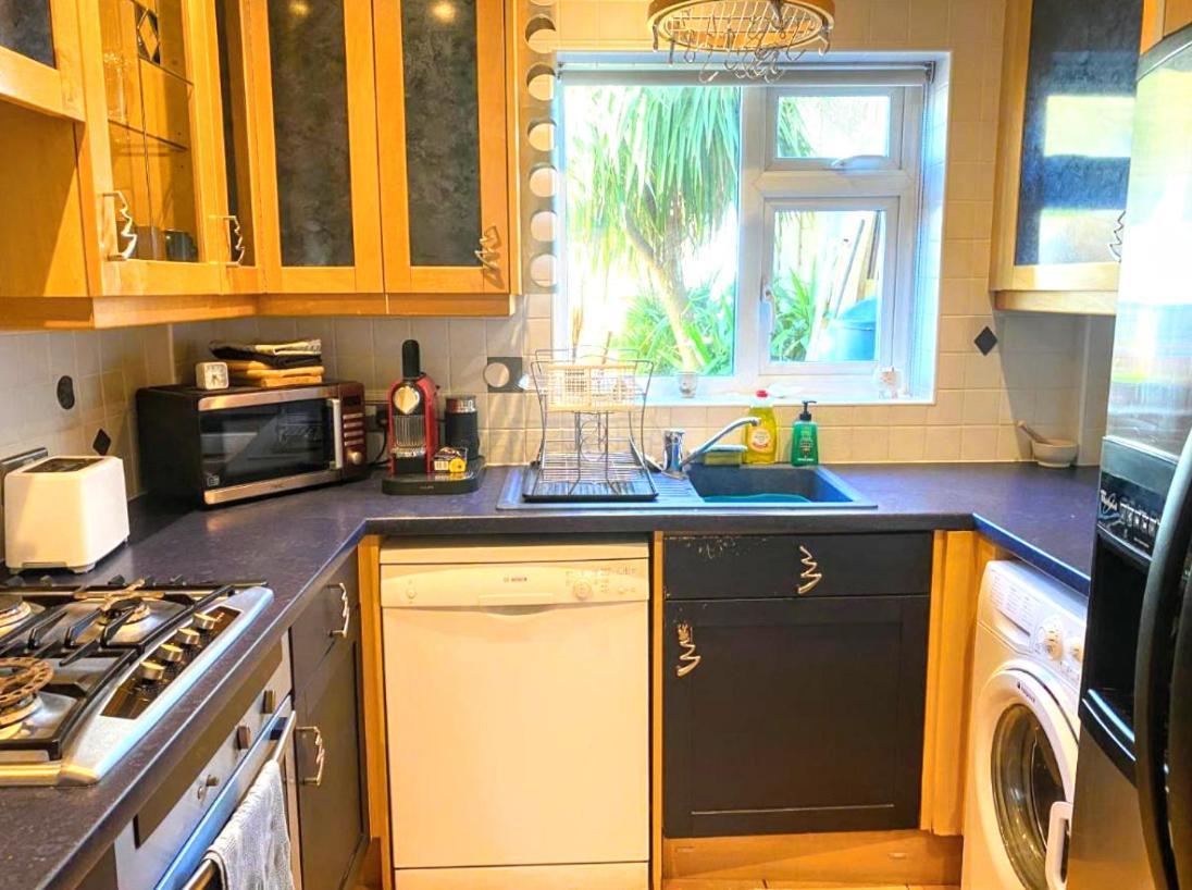 Stunning 4Br House With Free Parking - By Innit Brighton Екстер'єр фото